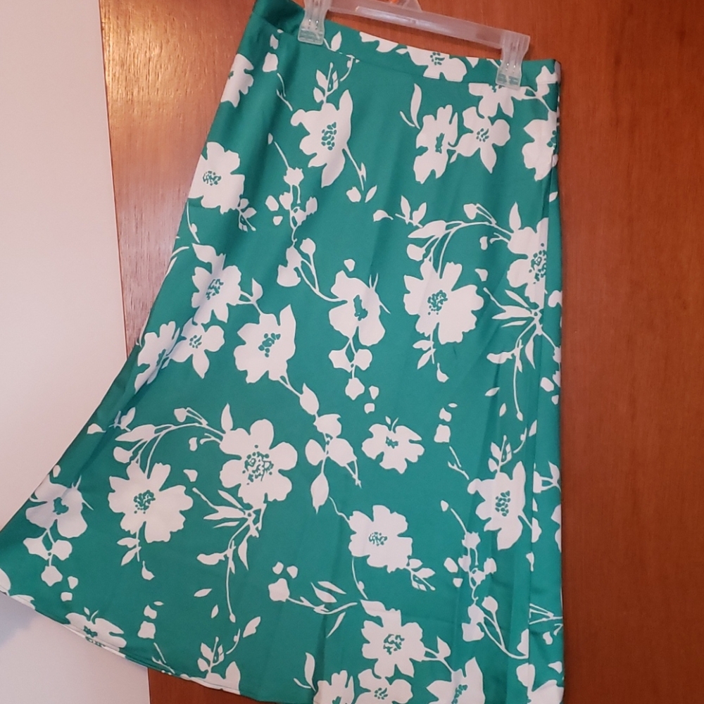 J. CREW NWT Green Floral Skirt